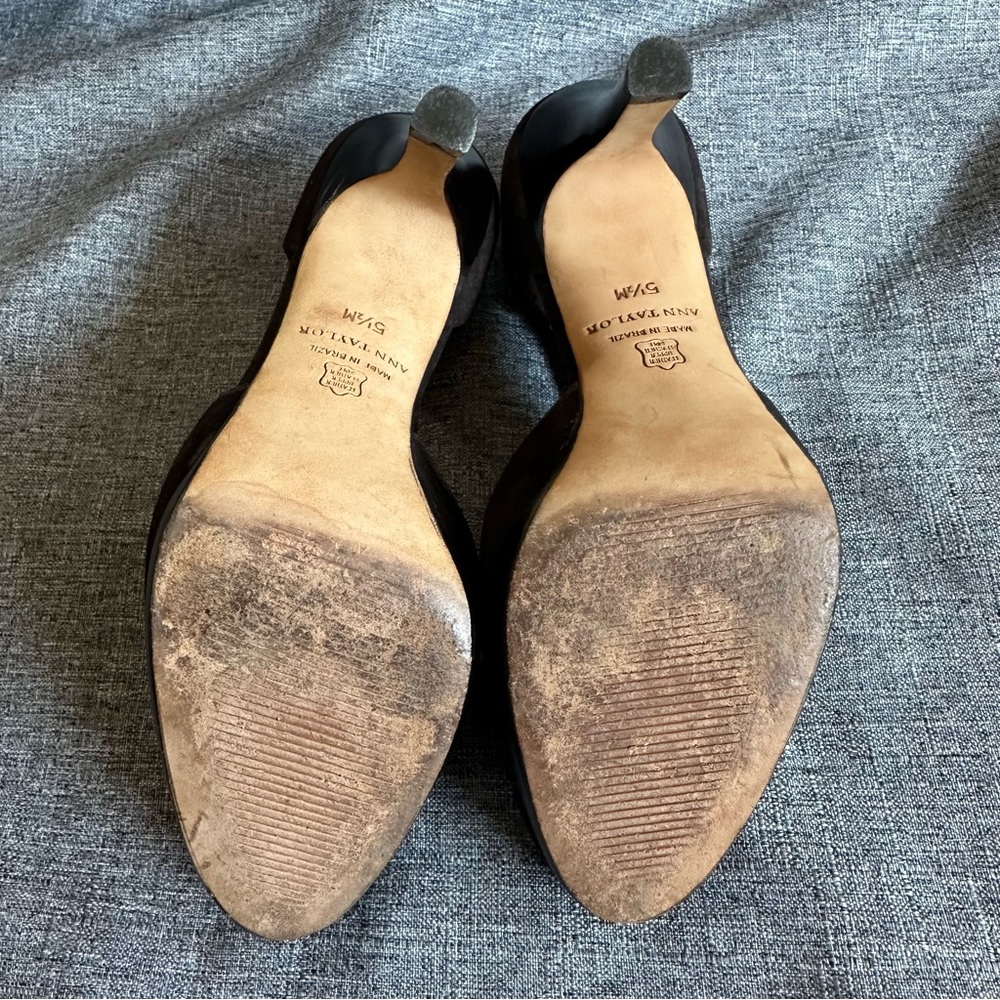 *Final Sale Price*  Ann Taylor brown suede heels platform pump - Picture 15 of 15